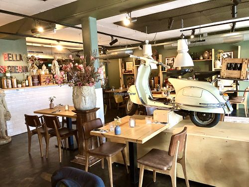 Inside at Bella Sardegna in Roden