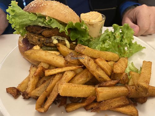 Great burguer at brEAThe Restaurant - Pigalle in Paris