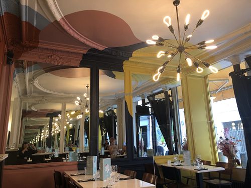L’interieur at brEAThe Restaurant - Pigalle in Paris