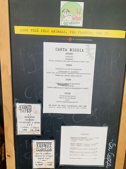 Menu board, they have a menu of the day, chose one option per category for 16 € at Sa Capca in Blanes