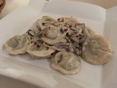 Vegan spinach ravioli with creamy mushroom sauce 🤤 at La Caffetteria in Valparaiso