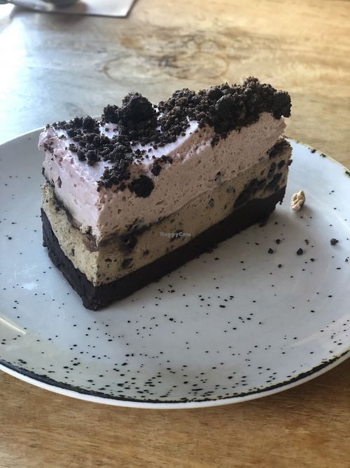 Tarte de morango e Oreo  at Orteá - Vegan Collective in Lisbon