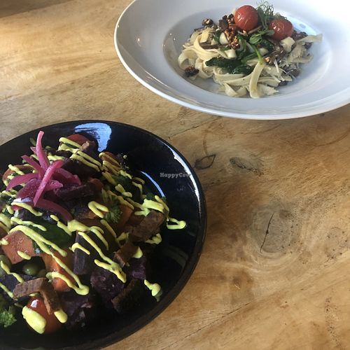 Talharim de trufas e bowl  at Orteá - Vegan Collective in Lisbon