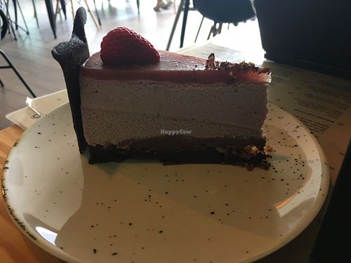 Nutella and strawberry cake at Orteá - Vegan Collective in Lisbon