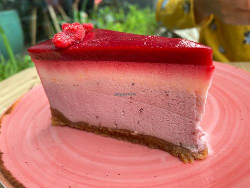 Red fruit cake, with a citric touch at Orteá - Vegan Collective in Lisbon