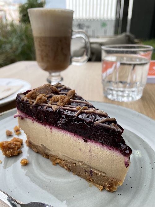 Red fruit and caramel pie at Orteá - Vegan Collective in Lisbon