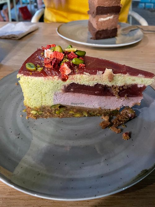Red fruit cake at Orteá - Vegan Collective in Lisbon