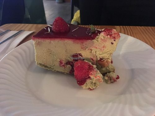 Macha and raspberry at Orteá - Vegan Collective in Lisbon