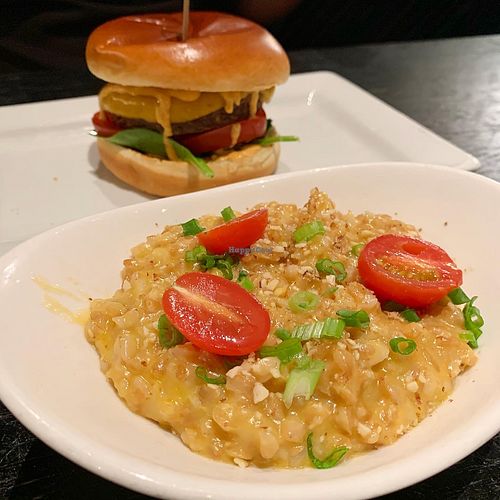Vegan mac & cheese (and Dirty burger) at Dirt in Miami