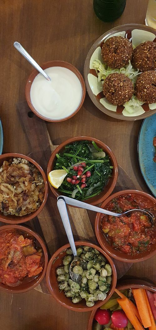 Vegan tasting of all veggie dishes + falafel at Syrisch Eethuis Moushmoush in Arnhem
