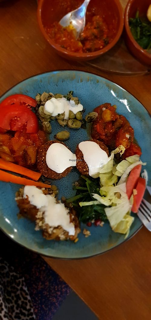 Vegan tasting of all veggie dishes + falafel at Syrisch Eethuis Moushmoush in Arnhem