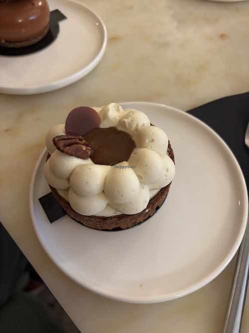 Vanilla caramel and pecan nuts  at Oh Faon in Marseille