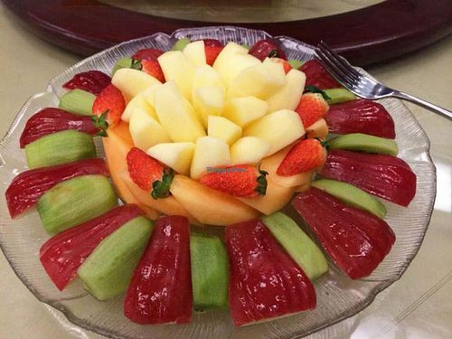 After dinner fruits at Chi Lin Vegetarian in Kowloon