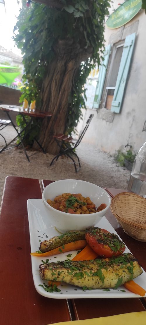  at Le Comptoir Nature in Le Somail