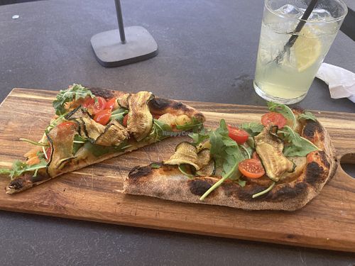 Slices of vegan pizza   at Timilia in Palermo