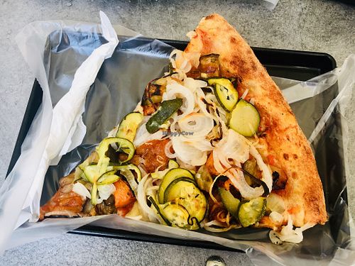 Vegan pizza slice at Timilia in Palermo