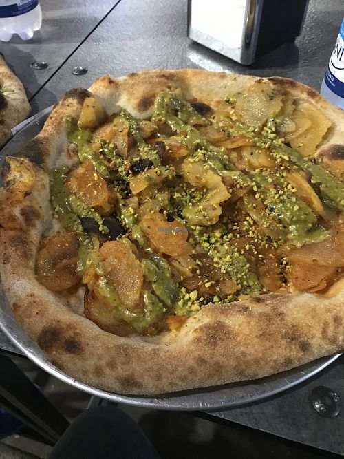 Potato and pistachio vegan pizza at Timilia in Palermo