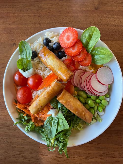 Vegan poké bowl. at Läti Saatkond in Torva