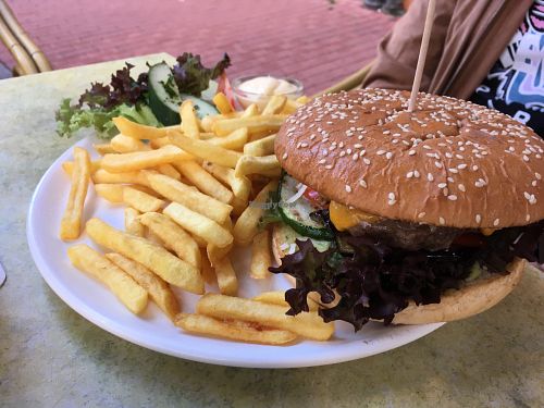 vegetarian burger at 120 Cientoveinte in Hannover