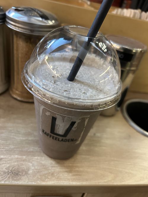 vegan oreo milkshake oat milk  at Kaffeeladen in Linz