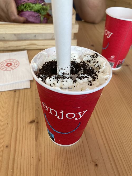 Milkshake with oat milk   at Flower Burger in Palermo