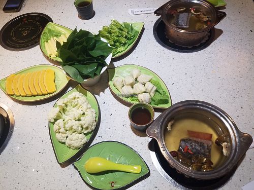 Random 6 item meal at Yī Yè Yī Shìjiè - Vegan Hotpot in Shanghai