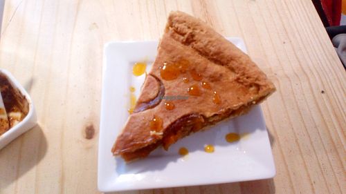 Pie de durazno at Namaste Coffee in Lima
