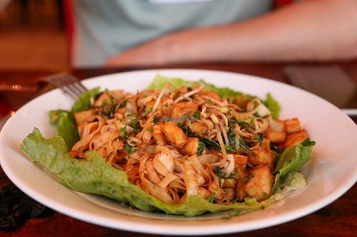 Asian noodles at Cuba's Cookin' in Oranjestad