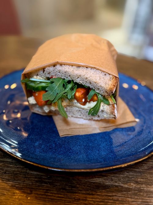 HUMMUS & HARISSA SANDWICH (V)

Wheat-rye bread/hummus/harissa/sweet roasted carrot with sesame/cucumber/rucola at Relax na Wilczej in Warsaw