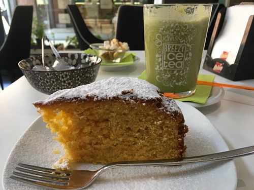 Aaaaamaaaaziiing 🎶caaaake.... at Suraja in Monza