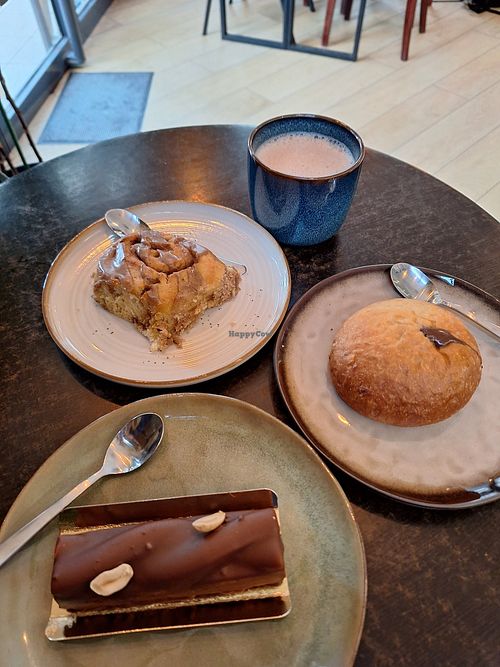 Snickers, Brioche and cinnamon roll at Zoï Kitchen - La Boutique in Lyon