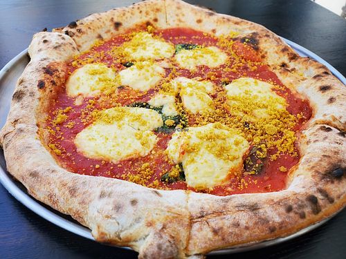 Margherita pizza at Pura Vita in West Hollywood