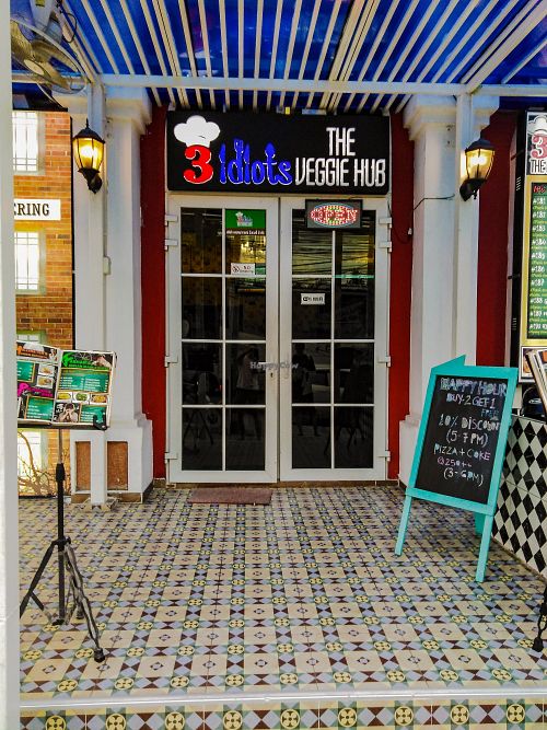 Entrance at 3 Idiots The Veggie Hub in Pattaya