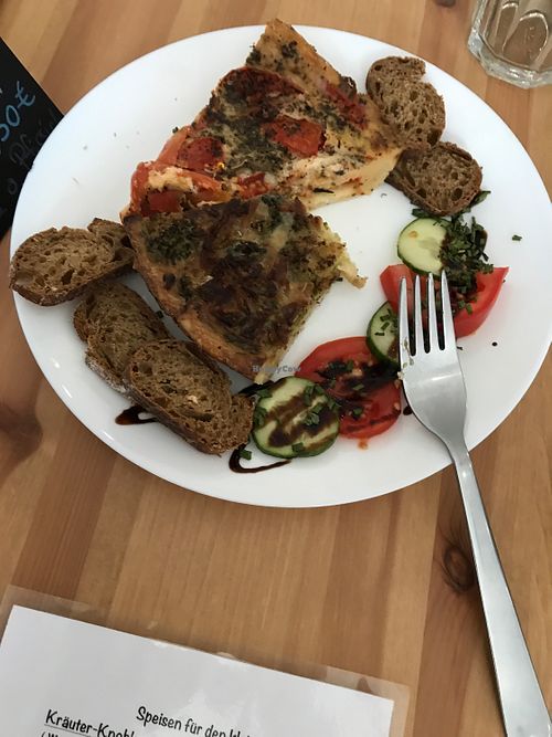 Broccoli quiche, tomato quiche at Café Loyal in Siegburg