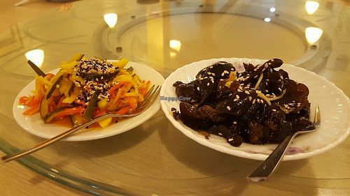 Side Dishes. Achar (mixed vegetables in vinegar) & Black Fungus w Vinegar & Ginger Shred (on d right) at Yes Natural Restaurant 悦意坊 in Central Singapore