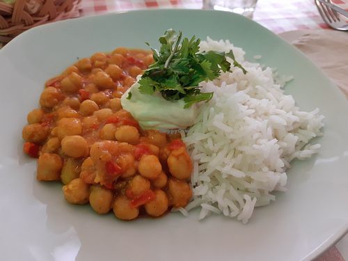Menu of the day / Main / Chickpea dahl with a tofu-based sour cream at La Verduleria in Tenerife