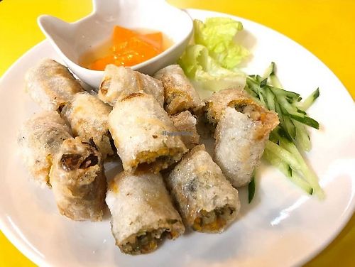fried spring rolls at Xīn Huā SùShí Guǎn 心花素食館 in Hengchun