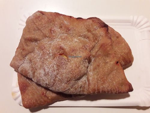 Empanada de cebolla, pimiento rojo y maiz  at Pumper in Pontevedra