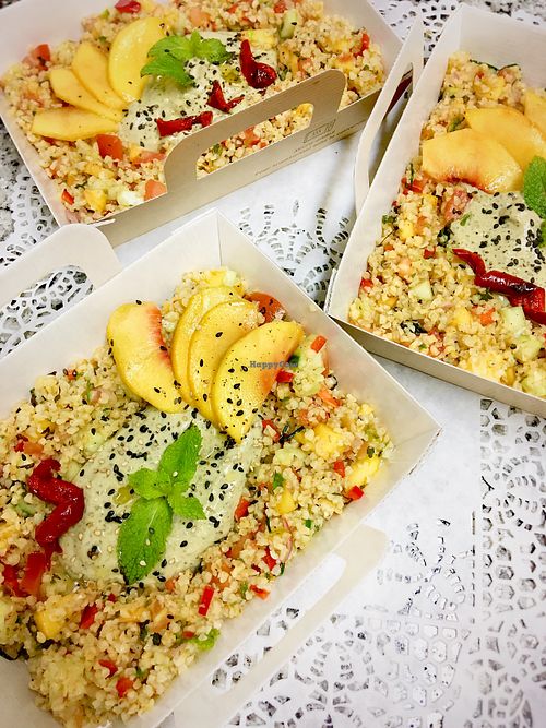 Tabouleh de quinoa au caviar d’aubergines, pêches marinées - sauce au citron  at Boulangerie Arnaud in Lyon