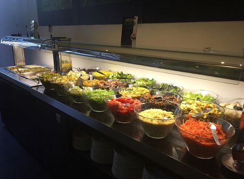 Le buffet à volonté pour moins de 10€ !!! at Green Pepper in Lisbon