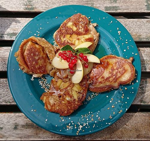 Pancakes with apple and cinamon at Pure Note in Dusseldorf