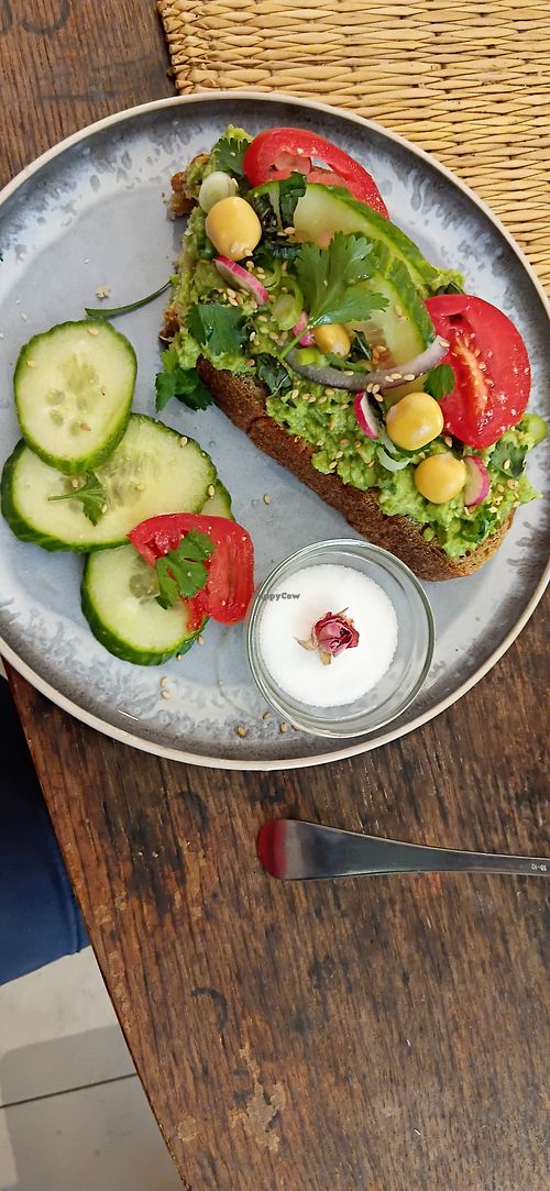 Avoid toast at Imagine Café in Paris