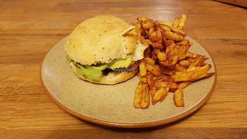 'Chicken' burger at Des graines et du carton in Toulouse