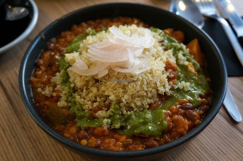 Chili sin carne at Grounded in Paris