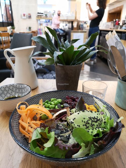 Veggie bowl at Le Comptoir 18-20 in Paris
