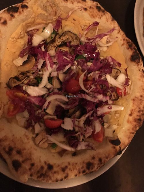 Vegan pizza with chickpea base at Stranero in Berlin