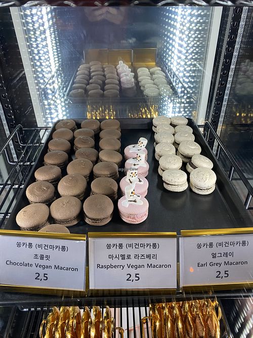 More macaroons!! at Ssong Thai in Seoul