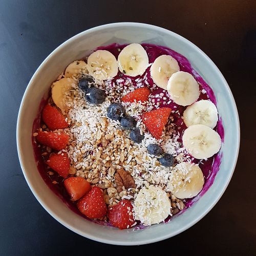 Dragonfruit smoothie bowl at Lollipop in London