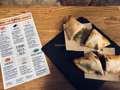 Wok and dried tomato at La Fábrica - Empanadas Argentinas - Carrer del Call in Barcelona