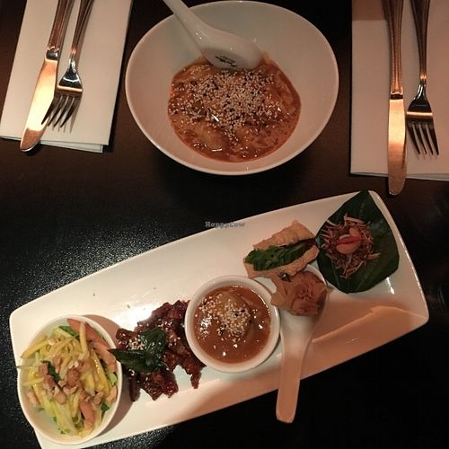 6 entrées incluses dans la table d'hôte et Dumpling avec sauce arachide at ChuChai in Montreal